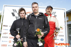 Pallen i race 2 för Formel Ford. Från vänster: Viktor Ljungdahl, John Thim och Roy Richvoldsen.