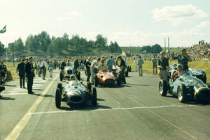 Historisk racing har körts länge i Sverige redan på Kanonloppet 1966 kördes det historiska bilar i Karlskoga; #17 John LeSage & #7 Allan Cottam i första ledet.